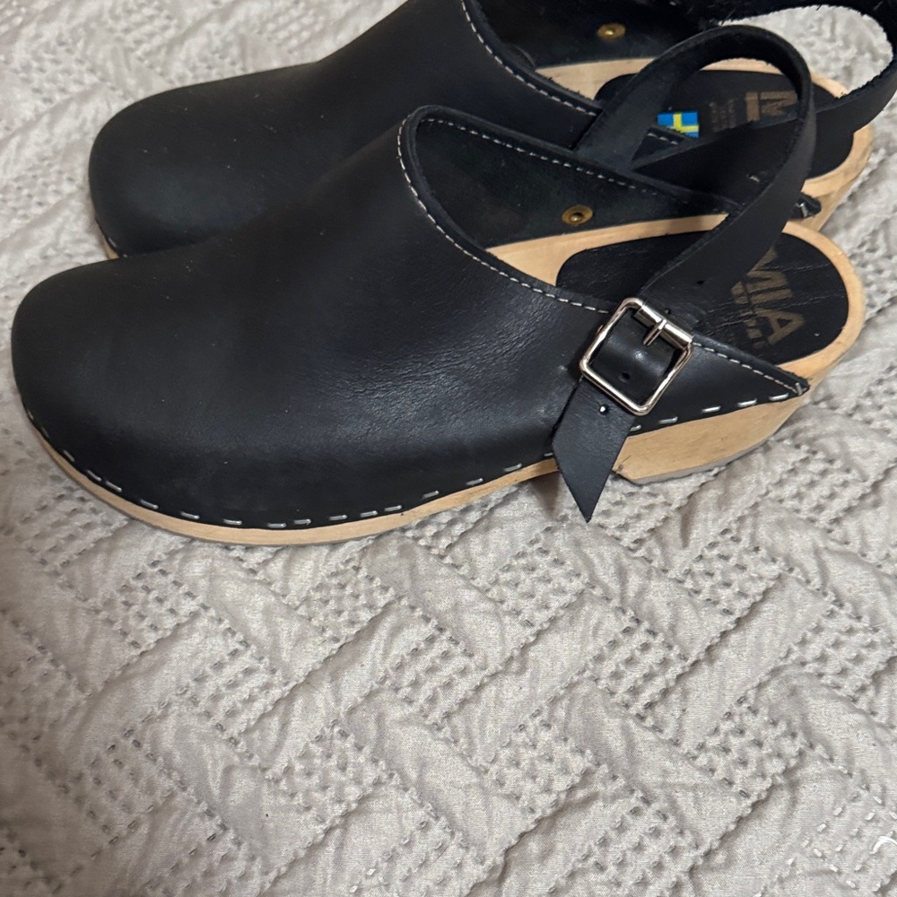 MIA Black Slingback Leather Clogs with Buckle - Picture 5 of 8